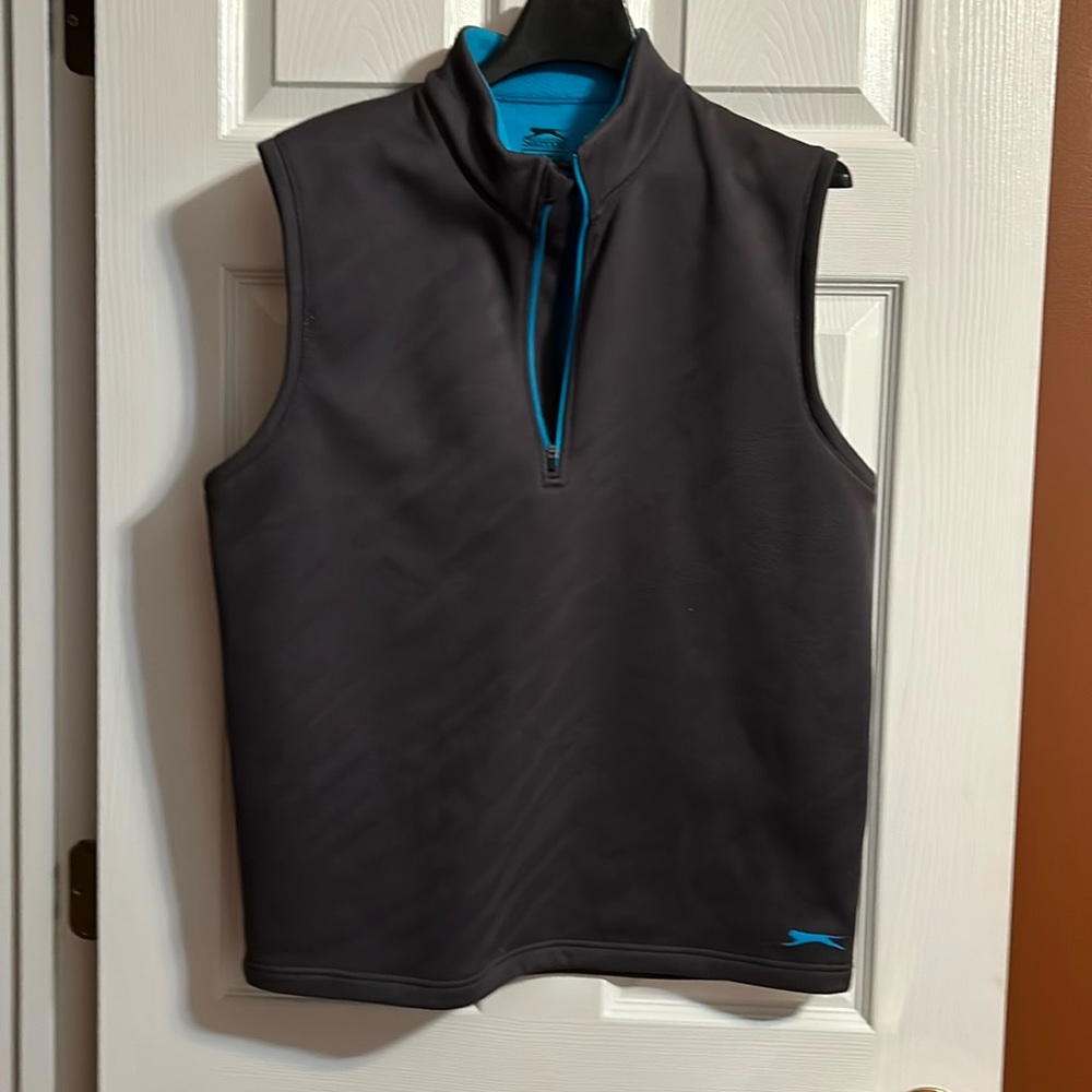 Men’s medium gray Slazenger vest